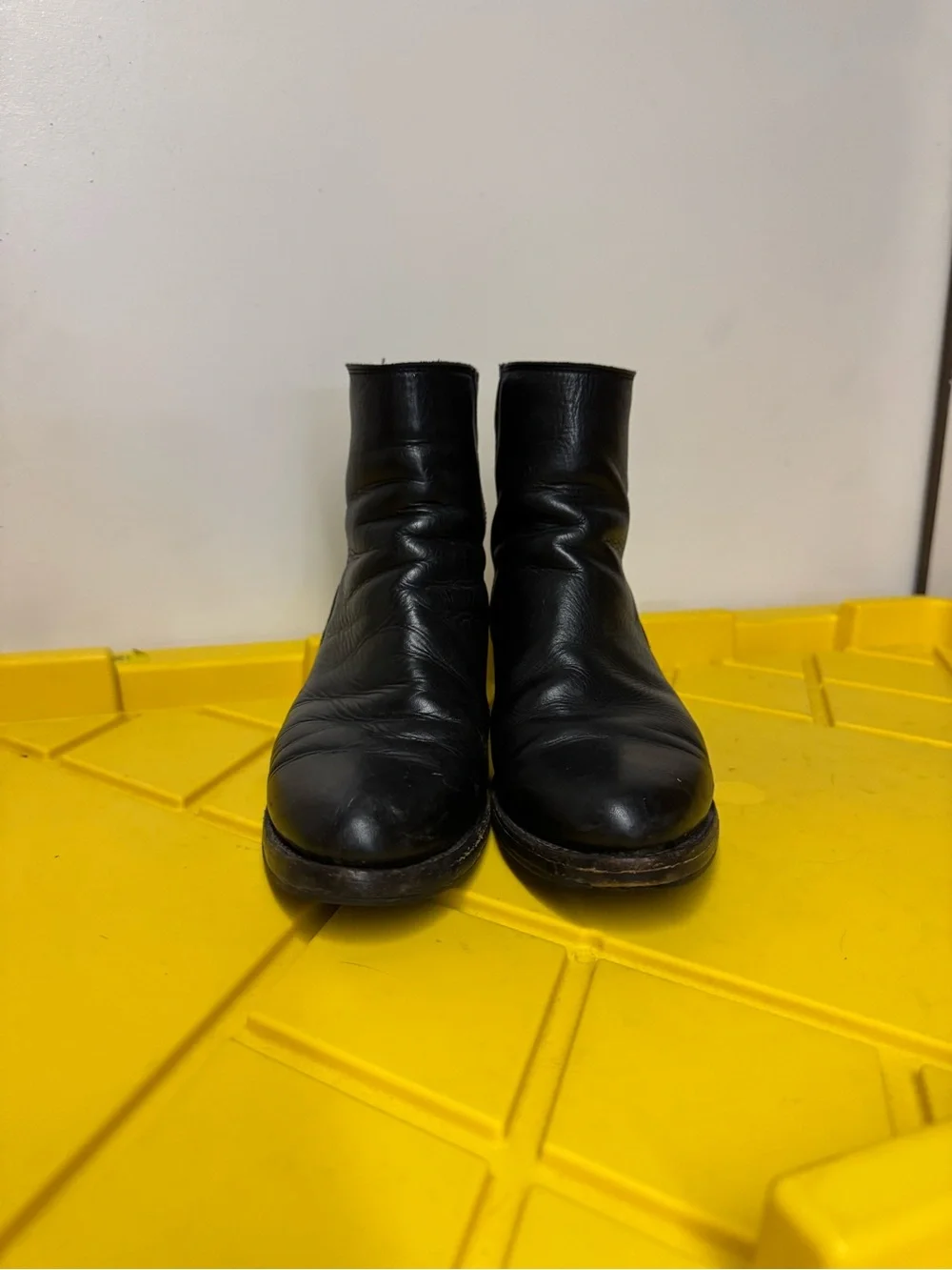 Frye Demi Zip Bootie Women’s 7 B Black Leather Side Zip Ankle Boots